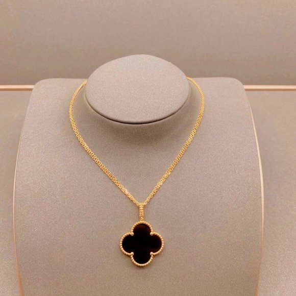 Van cleef Jewelry - Van Cleef & Arpels Lady agate clover necklace